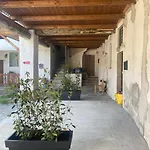 Casavacanzalacorte 公寓 *